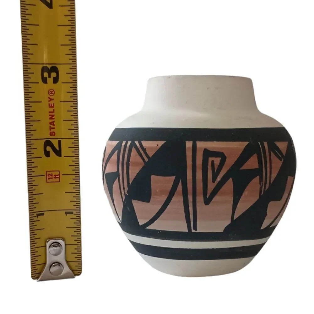 Navajo Pottery Bud Vase Native American Southwest Handpainted Signed Kanuho Vtg.